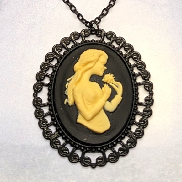 Baroque Vintage Jewelry - Gothic Lady with Rose Black Cameo Necklace